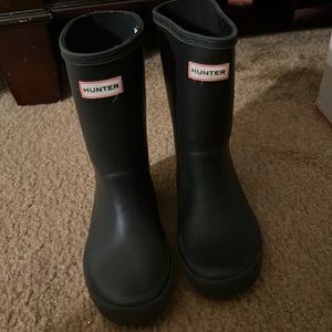 Kids Hunter black boots size 12